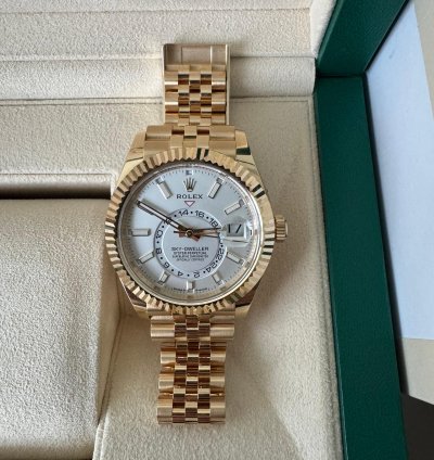 Rolex Sky-dweller Nieuw Goud