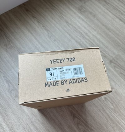 Yeezy 700 V3 Fade Salt