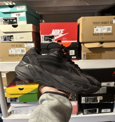 Yeezy 700 Vanta