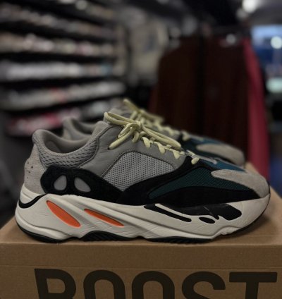 Yeezy 700 Wave Runner Size 11 Pre Owned Box