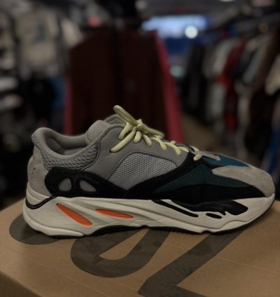 Yeezy 700 Wave Runner Size 11 Pre Owned Box