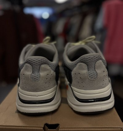 Yeezy 700 Wave Runner Size 11 Pre Owned Box