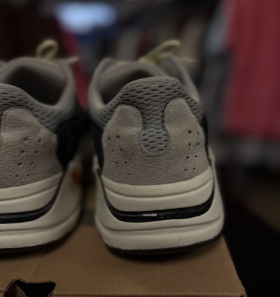 Yeezy 700 Wave Runner Size 11 Pre Owned Box
