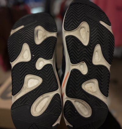 Yeezy 700 Wave Runner Size 11 Pre Owned Box