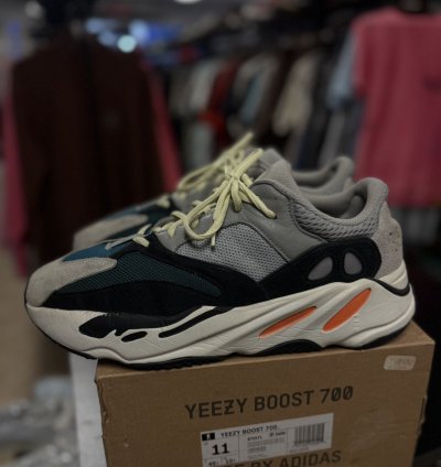 Yeezy 700 Wave Runner Size 11 Pre Owned Box