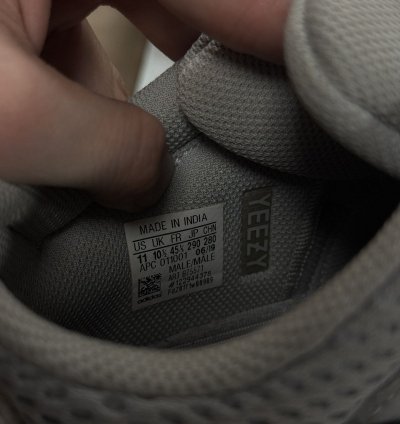 Yeezy 700 Wave Runner Size 11 Pre Owned Box