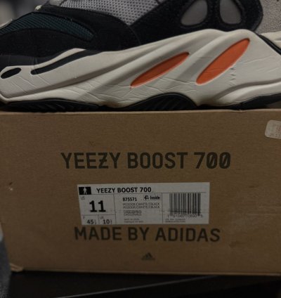 Yeezy 700 Wave Runner Size 11 Pre Owned Box