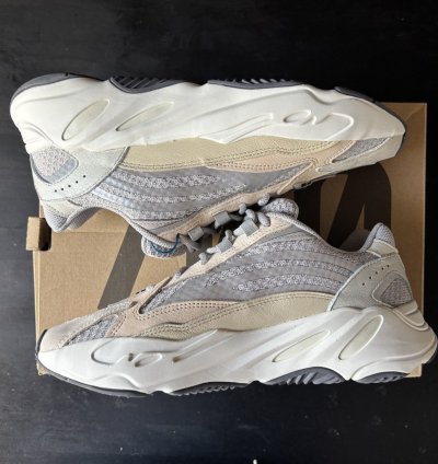 Yeezy 700v2 Cream