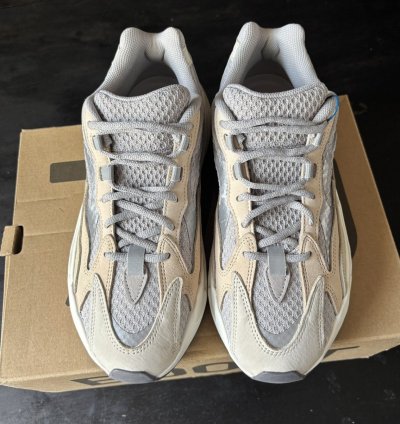 Yeezy 700v2 Cream