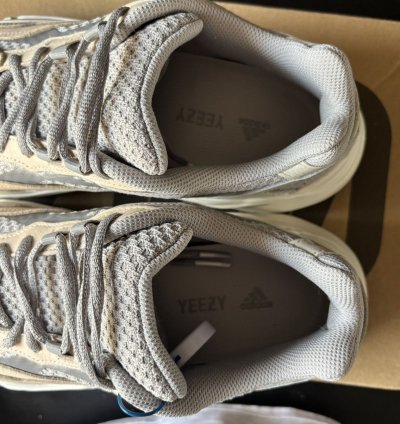 Yeezy 700v2 Cream