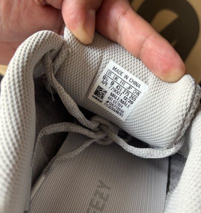 Yeezy 700v2 Cream