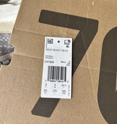 Yeezy 700v2 Cream