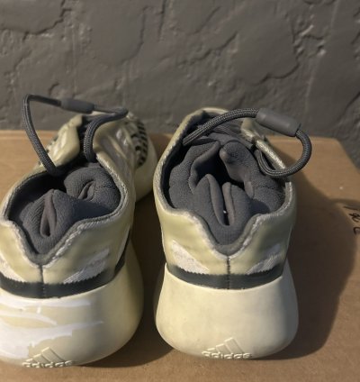 Yeezy 700v3