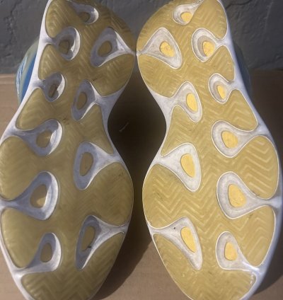 Yeezy 700v3 Arzareth