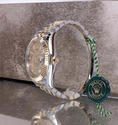 Rolex Sky-dweller Oyster Sky-dweller Jubilee Gold Steel Champagne 42 Unworn Full Set 2024