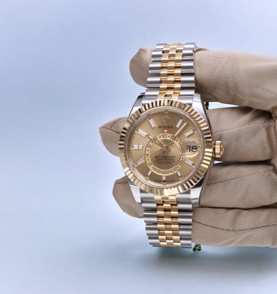 Rolex Sky-dweller Oyster Sky-dweller Jubilee Gold Steel Champagne 42 Unworn Full Set 2024