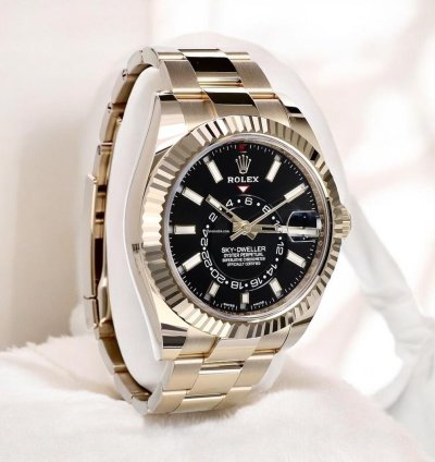 Rolex Sky-dweller Oyster Sky-dweller Yellow Gold Black Dial 44 Mm