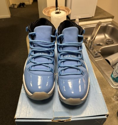 Jordan 11 Pantone