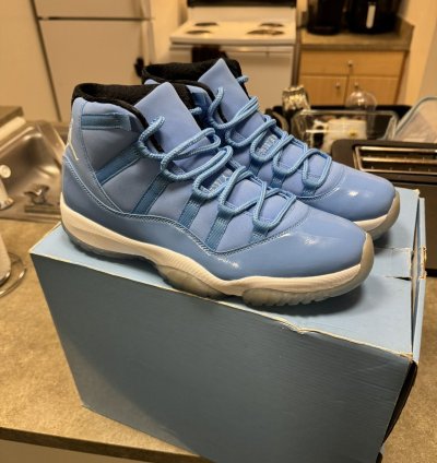 Jordan 11 Pantone
