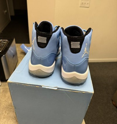 Jordan 11 Pantone