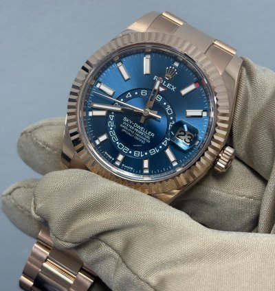 Rolex Sky-dweller Rose Gold Fluted Blue Oyster New 2024