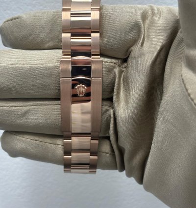 Rolex Sky-dweller Rose Gold Fluted White Oyster Ref 336935-0003 New 2023