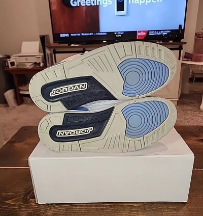 Jordan 3 Unc