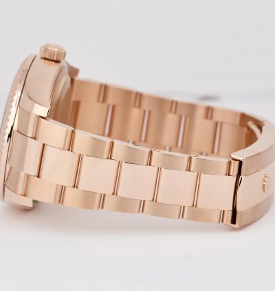 Rolex Sky-dweller Unworn 2023 Papers Rolex Sky-dweller 18k Rose Gold Blue-green 42mm 336935
