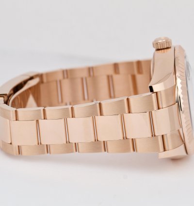Rolex Sky-dweller Unworn 2023 Papers Rolex Sky-dweller 18k Rose Gold Blue-green 42mm 336935