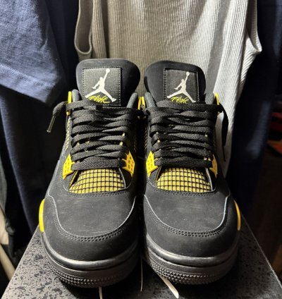 Jordan 4 Thunder