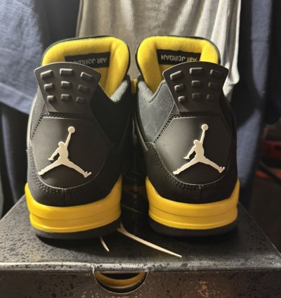 Jordan 4 Thunder