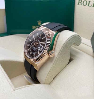 Rolex Sky-dweller Unworn Sky Dweller 326235 Rose Gold 42mm Chocolate Dial Oysterflex Rubber