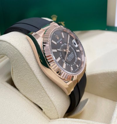 Rolex Sky-dweller Unworn Sky Dweller 326235 Rose Gold 42mm Chocolate Dial Oysterflex Rubber