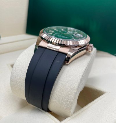 Rolex Sky-dweller Unworn Sky Dweller 326235 Rose Gold 42mm Chocolate Dial Oysterflex Rubber