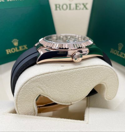 Rolex Sky-dweller Unworn Sky Dweller 326235 Rose Gold 42mm Chocolate Dial Oysterflex Rubber