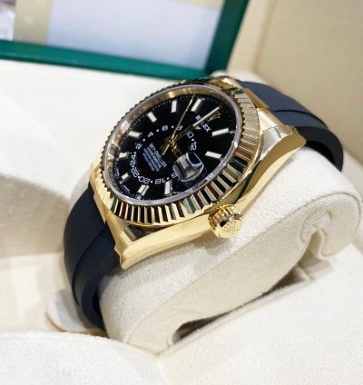 Rolex Sky-dweller Unworn Sky Dweller 326238 42mm Yellow Gold Black Dial Oysterflex Rubber Bracelet