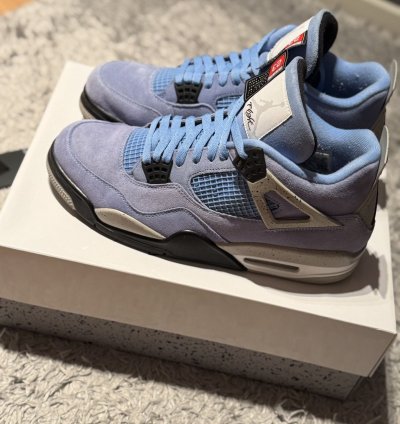 Jordan 4 Unc