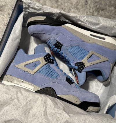 Jordan 4 Unc