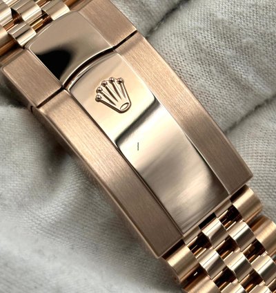 Rolex Sky-dweller Unworn Sky-dweller 42mm Blue Dial Rose Gold Jubilee Bracelet 336935 Box Papers 2024