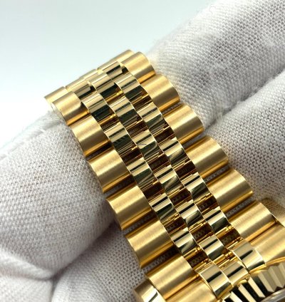 Rolex Sky-dweller Unworn Sky-dweller 42mm Champagne Dial Yellow Gold Jubilee 336938 Box Papers 2024