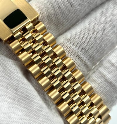 Rolex Sky-dweller Unworn Sky-dweller 42mm Champagne Dial Yellow Gold Jubilee 336938 Box Papers 2024