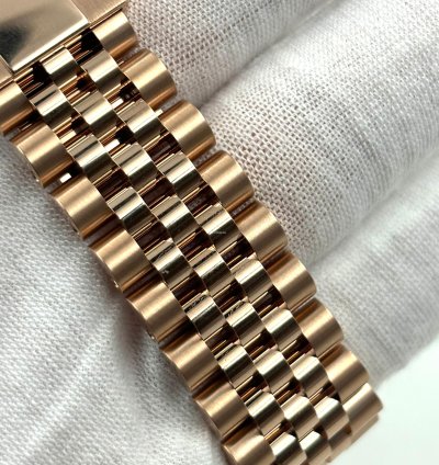 Rolex Sky-dweller Unworn Sky-dweller 42mm Chocolate Dial Rose Gold Jubilee Bracelet 336935 Box Papers 2024