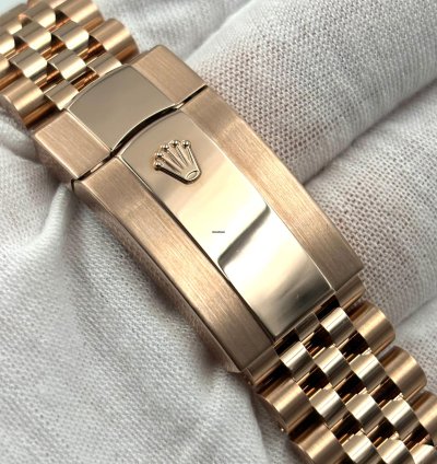 Rolex Sky-dweller Unworn Sky-dweller 42mm Chocolate Dial Rose Gold Jubilee Bracelet 336935 Box Papers 2024
