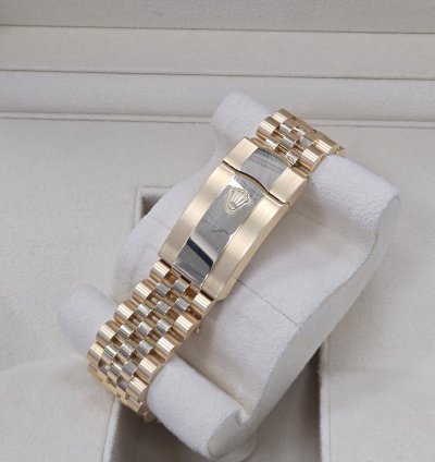 Rolex Sky-dweller White