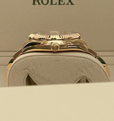 Rolex Sky-dweller Yellow Gold - Champagne Dial - Oyster Bracelet 326938