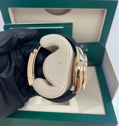 Rolex Sky-dweller Yellow Gold 42mm White Dial Oysterflex 326238