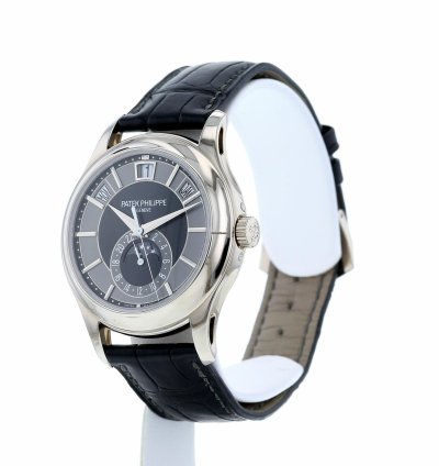 Patek Philippe Annual Calendar En Or Blanc Ref 5205g Vers