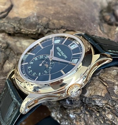 Patek Philippe Annual Calendar Full Set 2022 - Ref 5205r-011