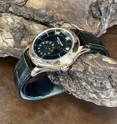 Patek Philippe Annual Calendar Full Set 2022 - Ref 5205r-011
