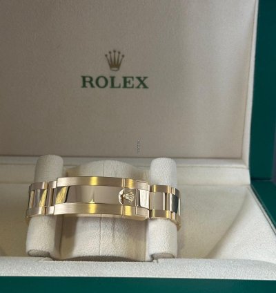 Rolex Submariner Date 18k Yellow Gold - Submariner Date - 2022 - 126618lb